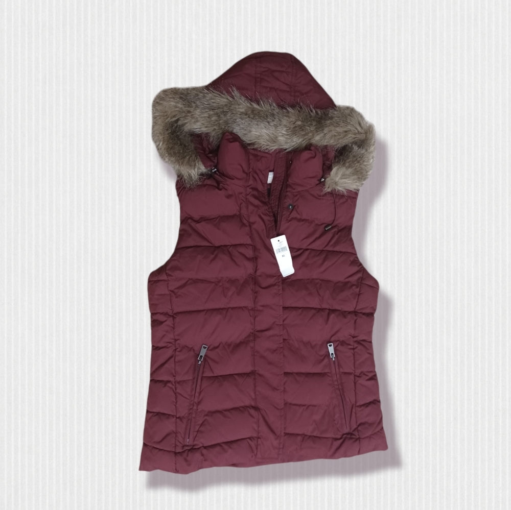 Banana Republic. Puffy vest. Faux fur hood.